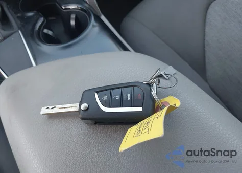 2020 Toyota Camry Le z USA, uszkodzony, nr VIN 4T1C11AKXLU975968